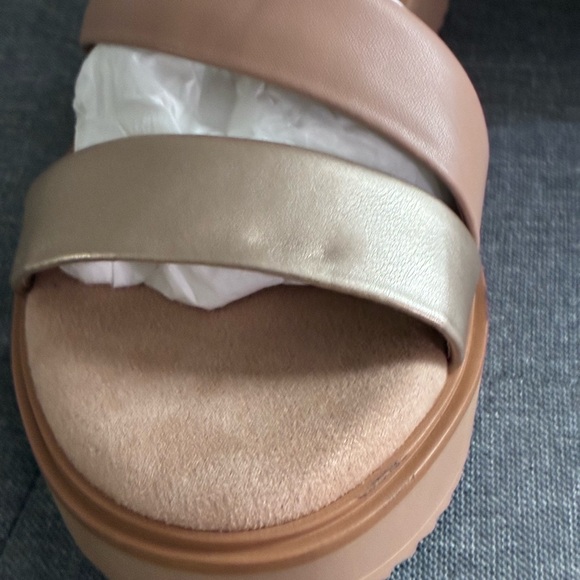 Gianni Bini Metallic Gold and Nude Platform Sandals BRAND NEW 8.5 women - Picture 9 of 9